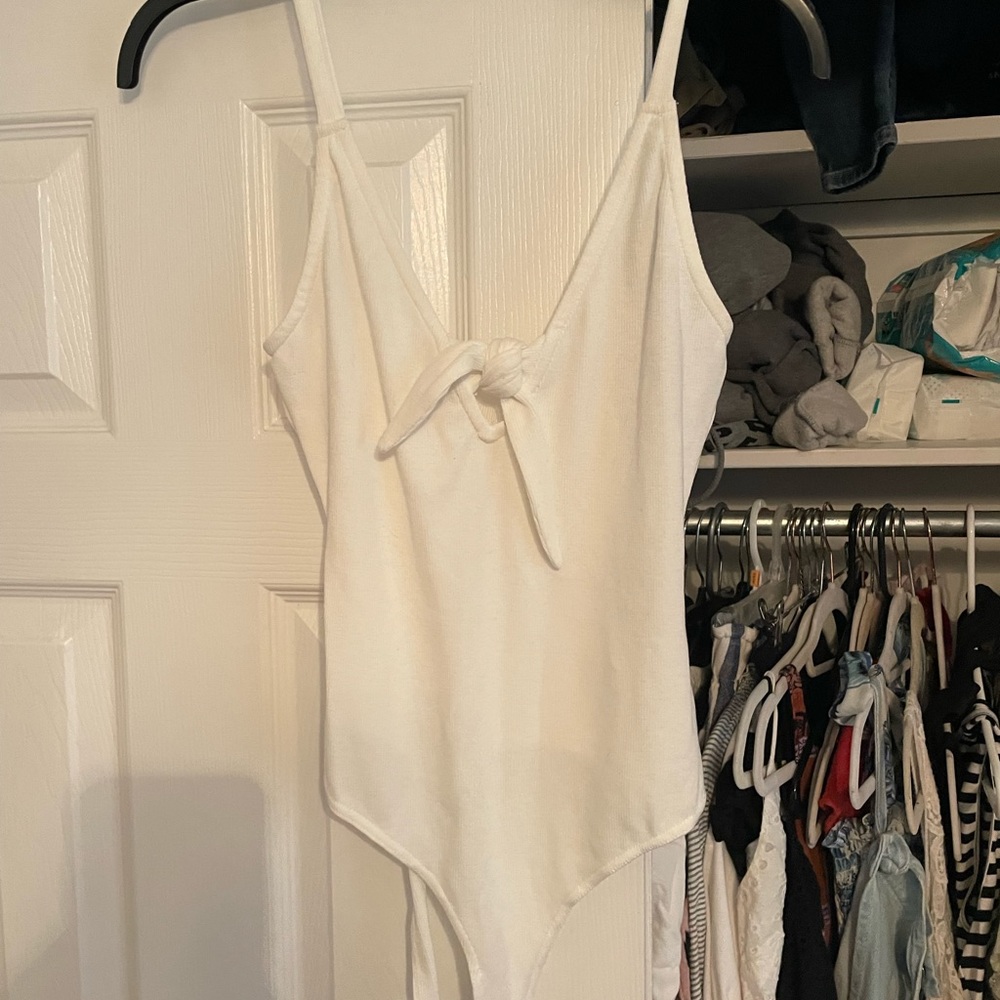 Lelis white bodysuit